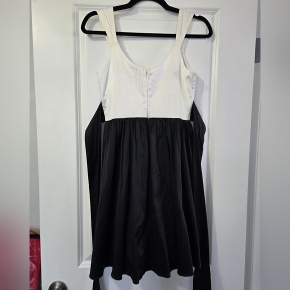 Size 3 White & Black Le Chateau A-line Formal Mini Dress - Picture 6 of 7